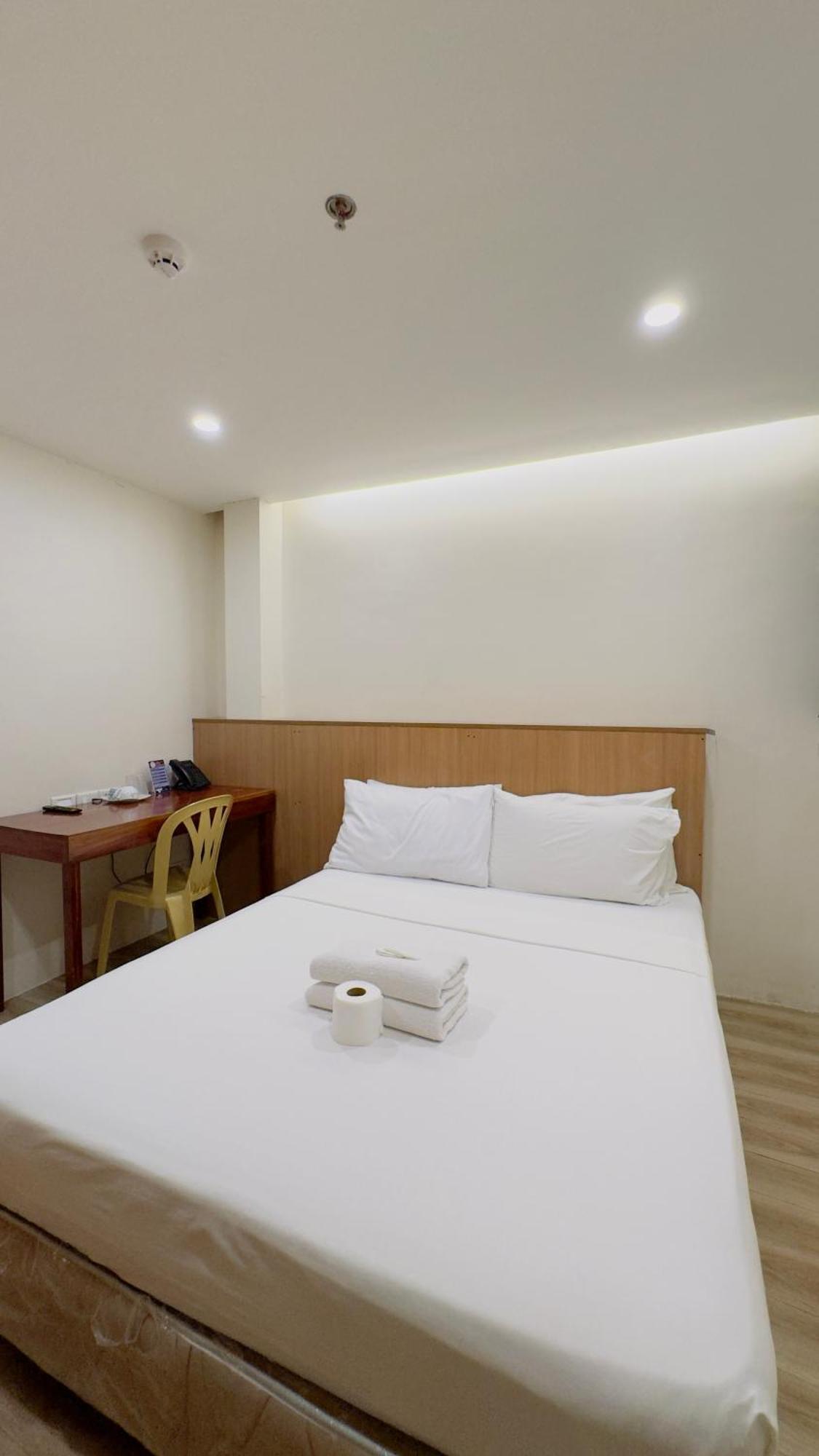 La Anclar Hotel Davao Экстерьер фото