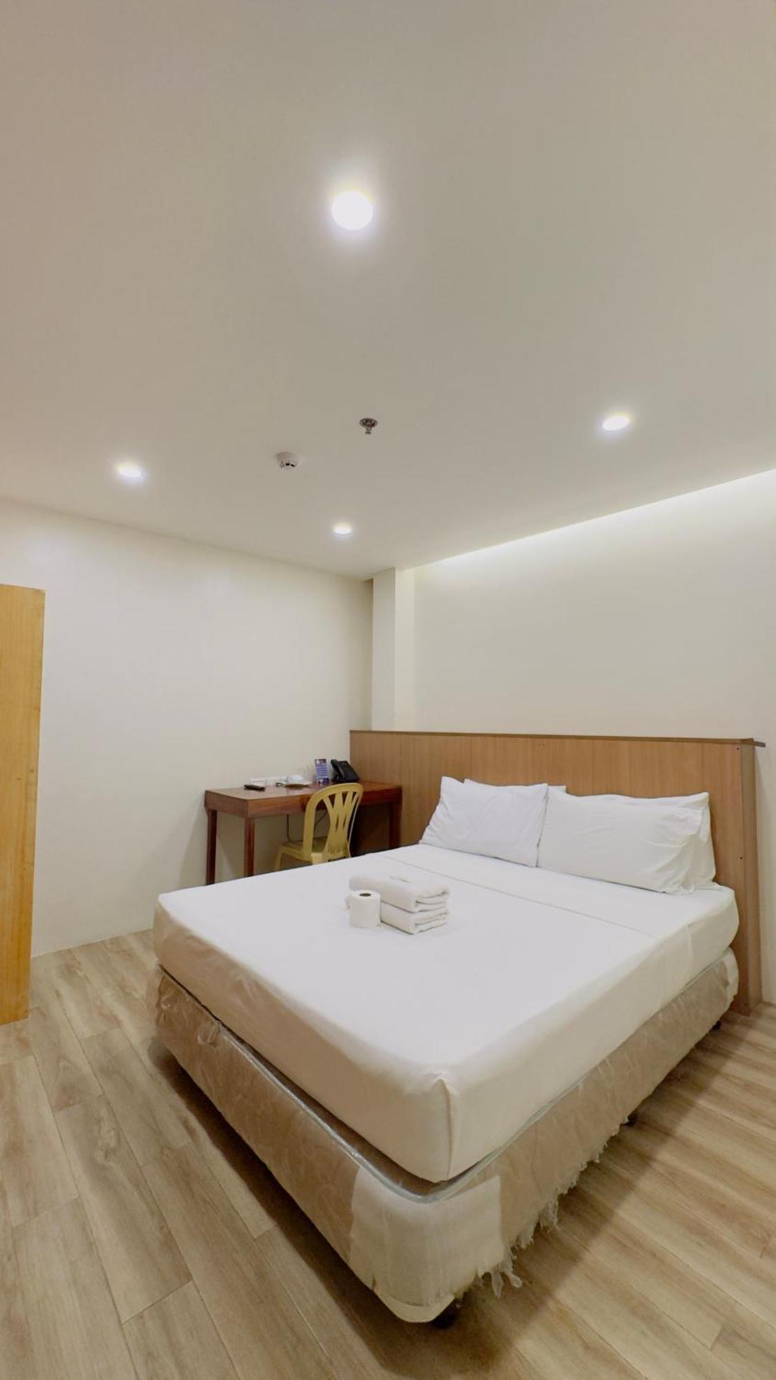 La Anclar Hotel Davao Экстерьер фото