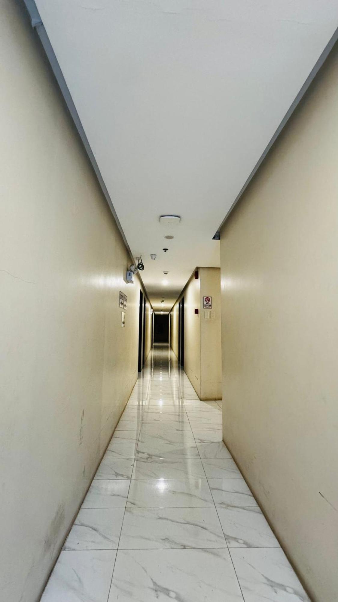 La Anclar Hotel Davao Экстерьер фото